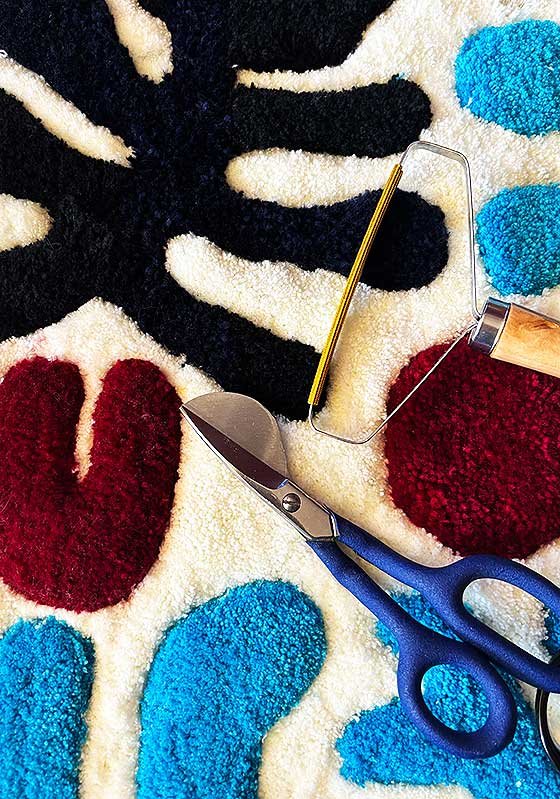 Taftintas kilimas GELMĖ, fragmentas darbo metu