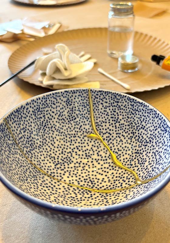 Suklijuotas Kintsugi technika japoniško stiliaus dubenėlis